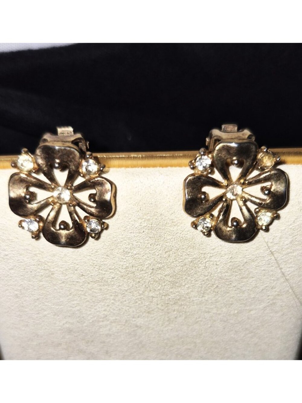 Vintage Trifari Earrings Gold Tone Rhinestone Flower Clip On Signed